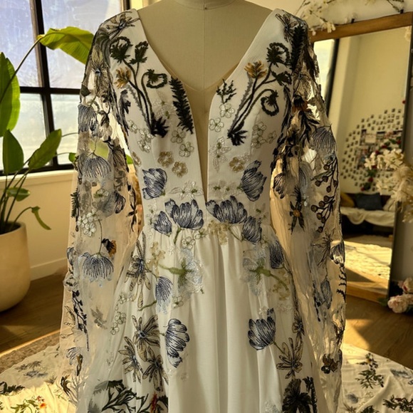 Flora & Lane “Flora” non traditional wedding dress - size 10 - Picture 2 of 8